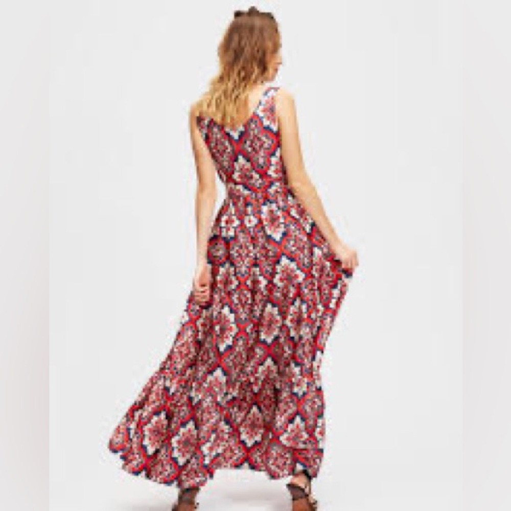 Anthropologie Solitaire brand beautiful long dress. So pretty.Nice elastic waist